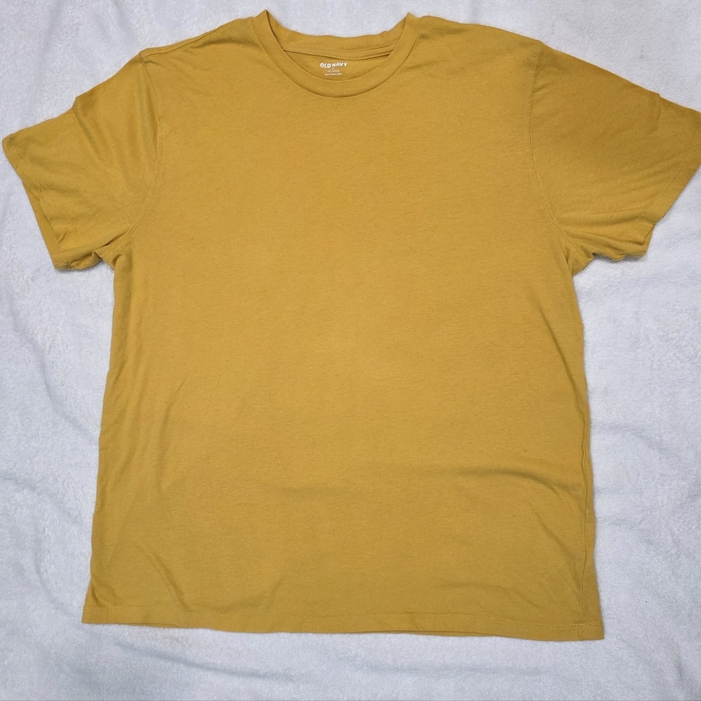 Old Navy Men's Yellow T-shirt